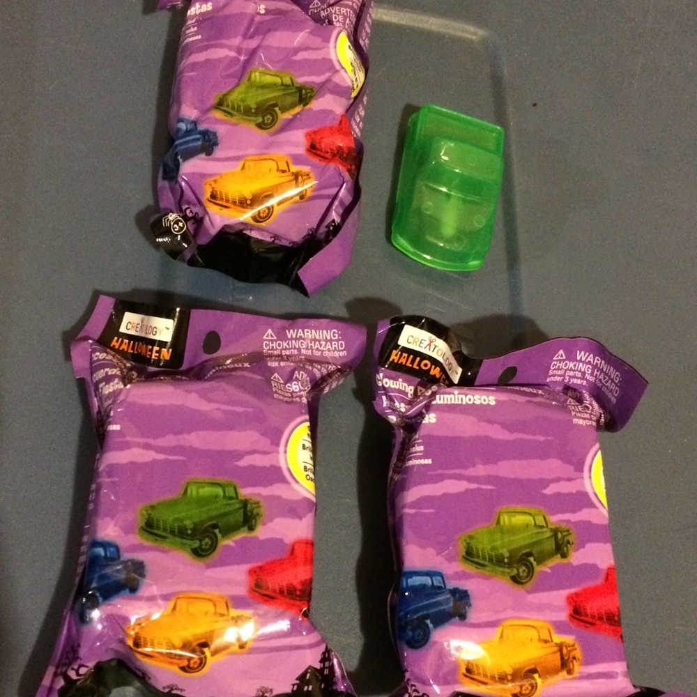 New Glowing Cars Classic Autos Trucks Party Favors/Toys Glow Sticks